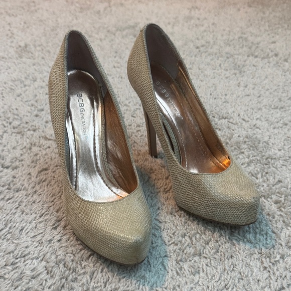 BCBGMaxAzria Beige Textured Heels - Picture 1 of 7